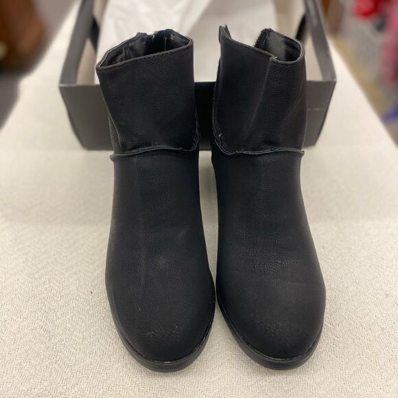Sears Ladies 7.5 Black  heel Bootie - Picture 2 of 8